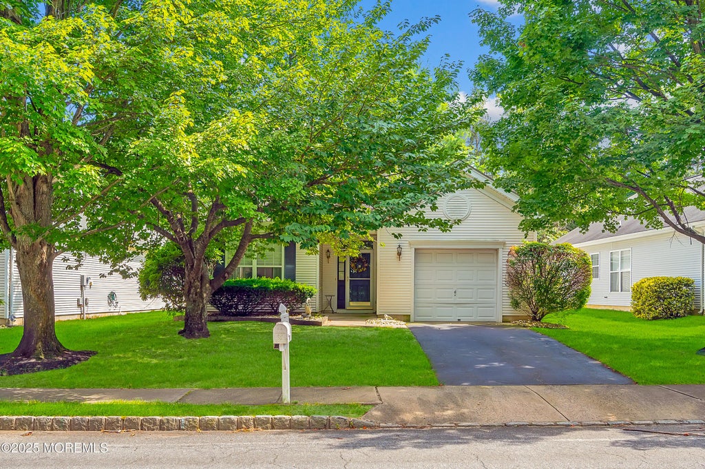 22 Spring Meadow Drive, Lakewood