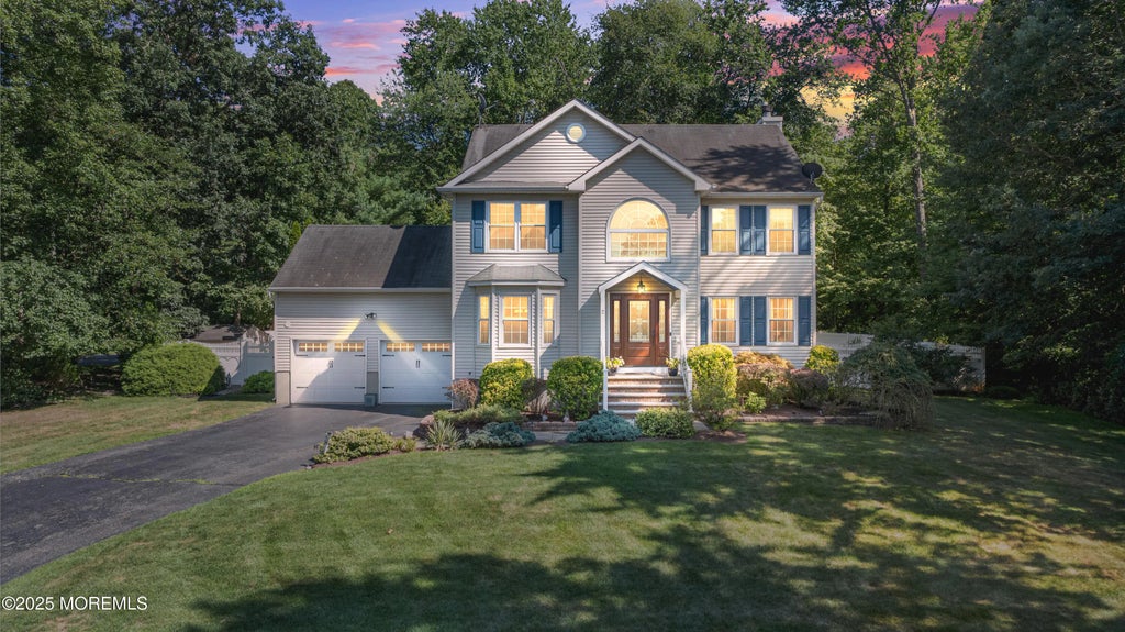 2 Veronica Court S, Old Bridge