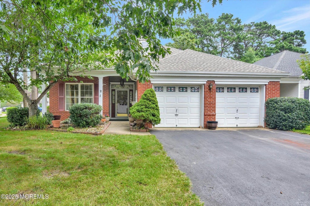 2 Amberwinds Court, Lakewood