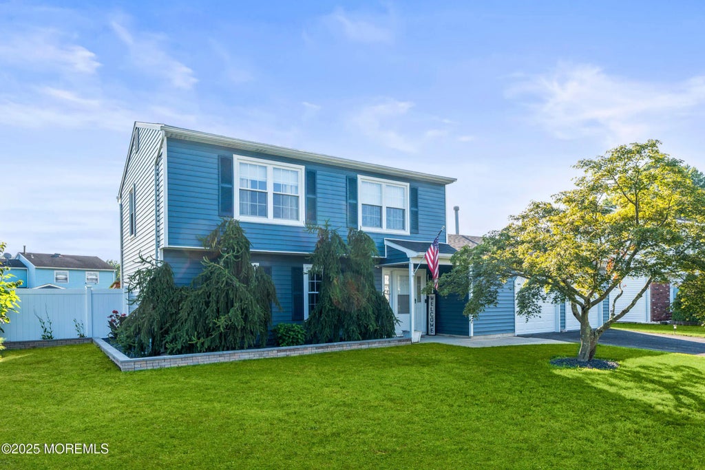 37 Starlight Road, Howell