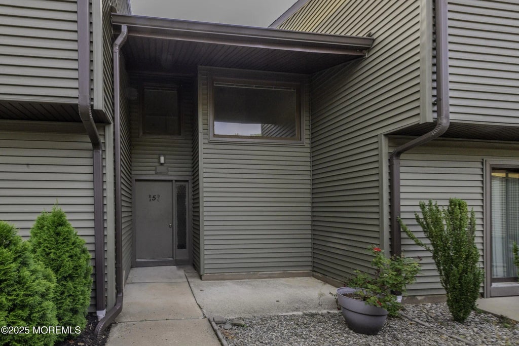 5b Auburn Court, Red Bank