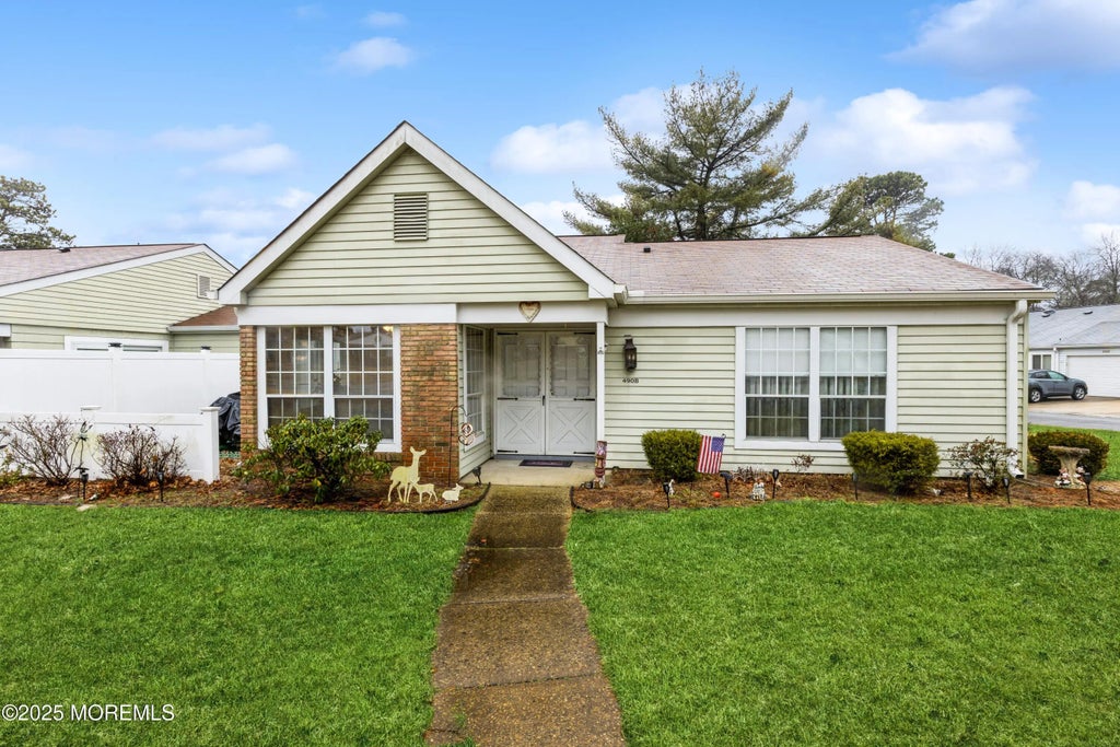 490b New Castle Court, Manchester