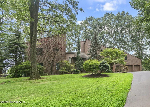 31 Thompson Grove Road, Freehold