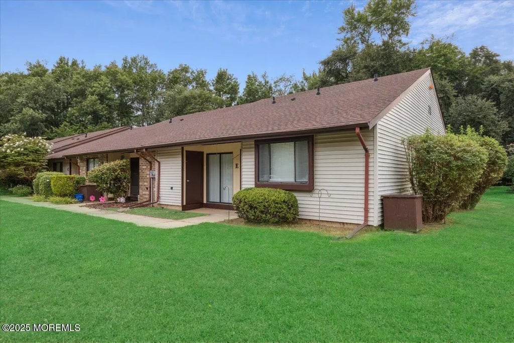 70 Overlook Way E, Manalapan