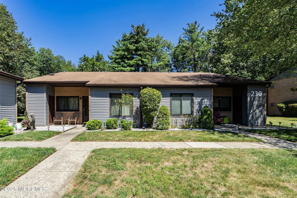 230 Medford Court C, Manalapan