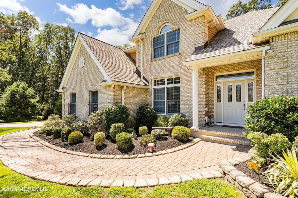 1807 Bridlemere Avenue, Wall