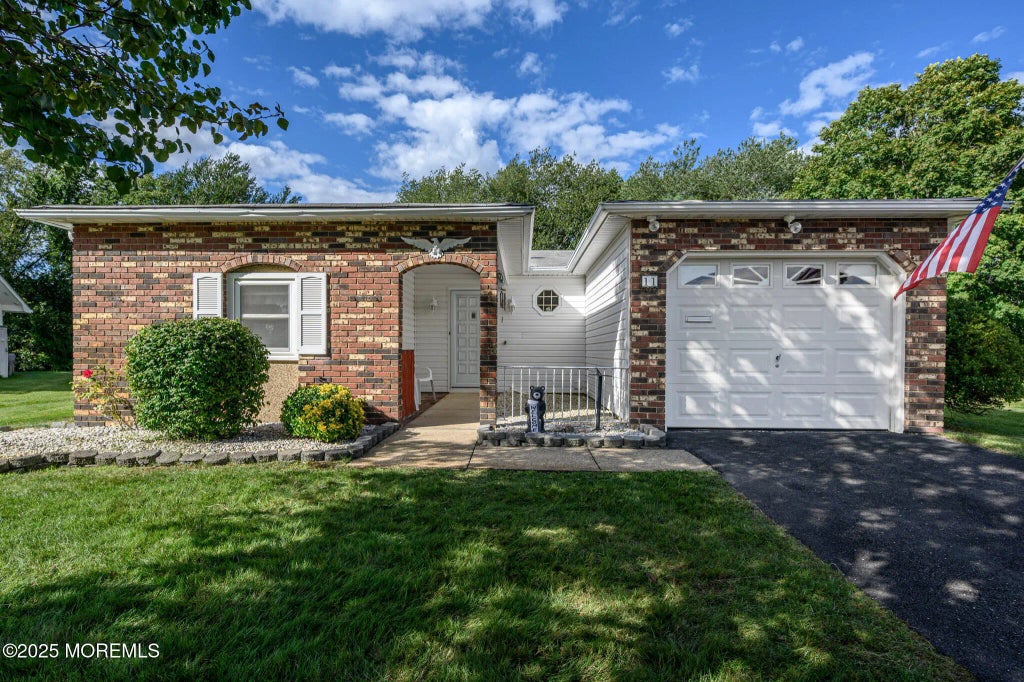 11 Graham Court, Brick