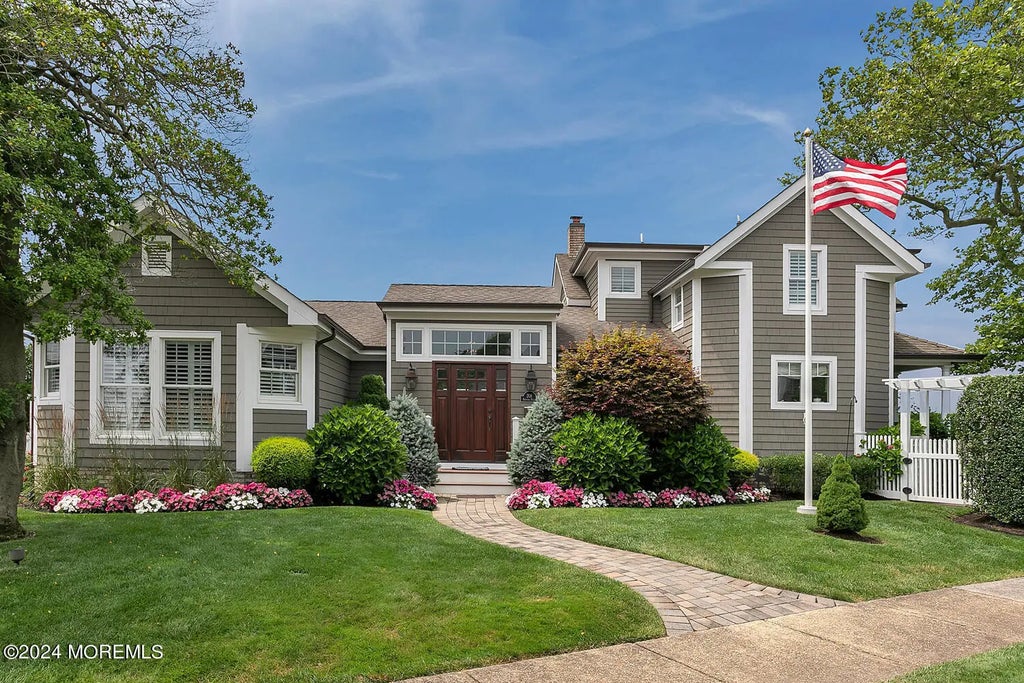 208 Neptune Place, Sea Girt
