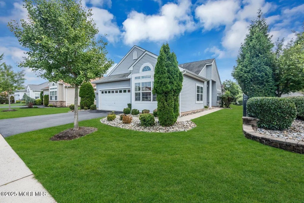 12 Medici Drive, Franklin Twp