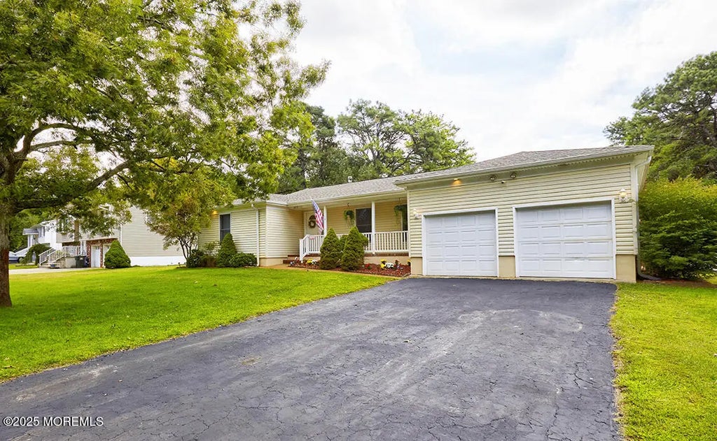 402 Frank Applegate Road, Jackson