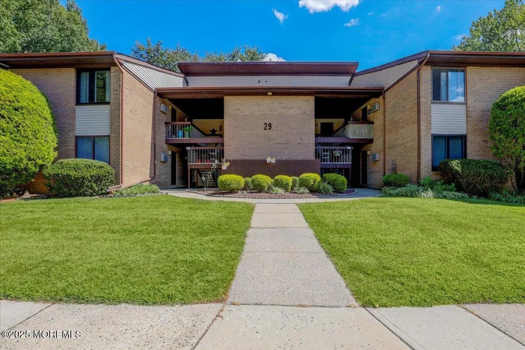 29 Meadow Green Circle A, Manalapan