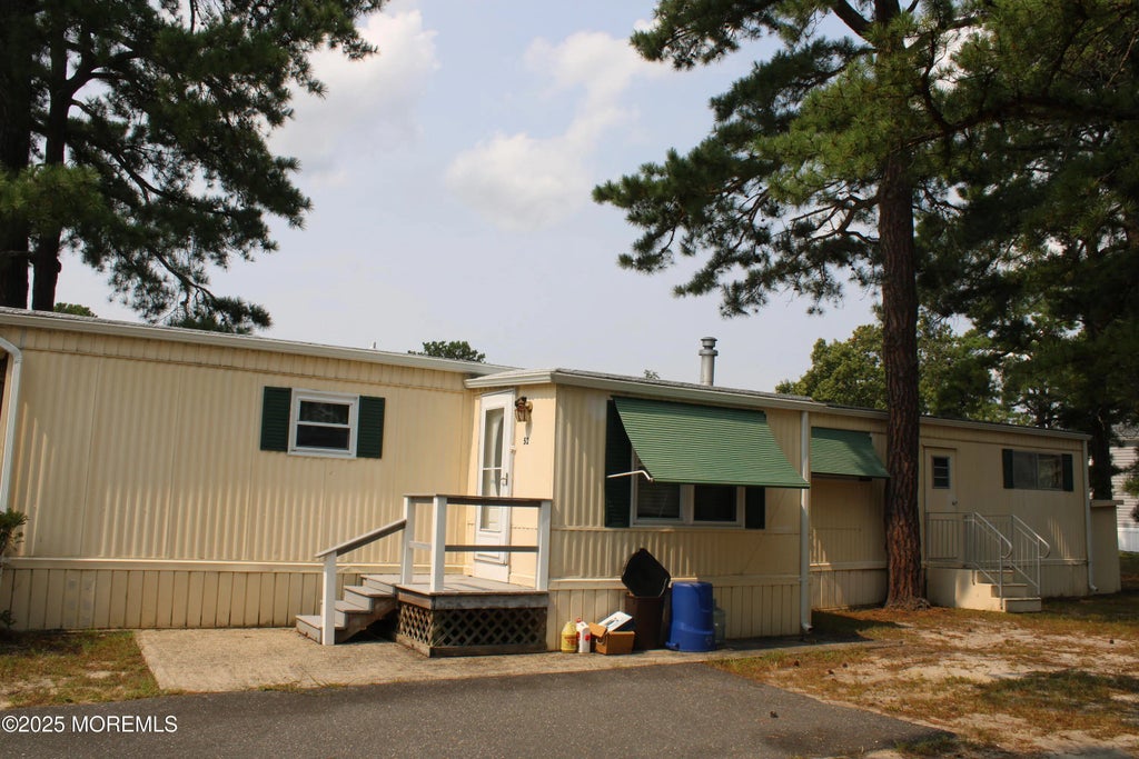 52 Woodchuck Parkway, Whiting