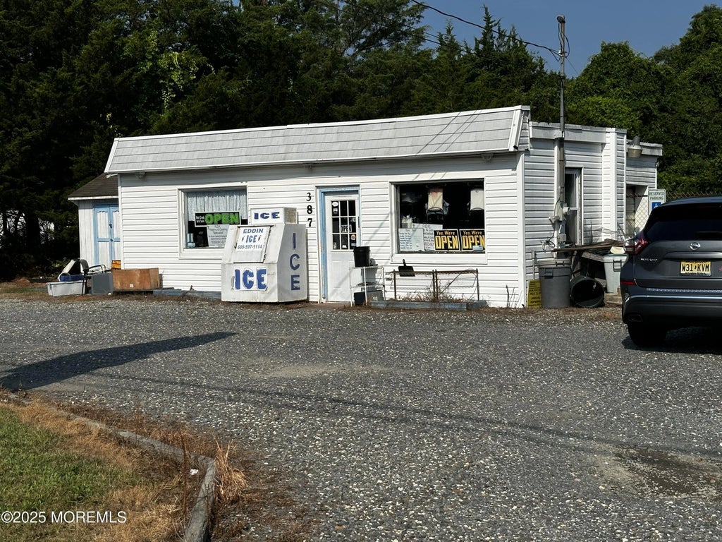 387 Main Street, West Creek