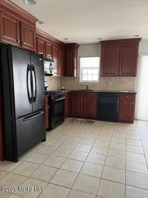 1 Carnaby Close 1000, Freehold