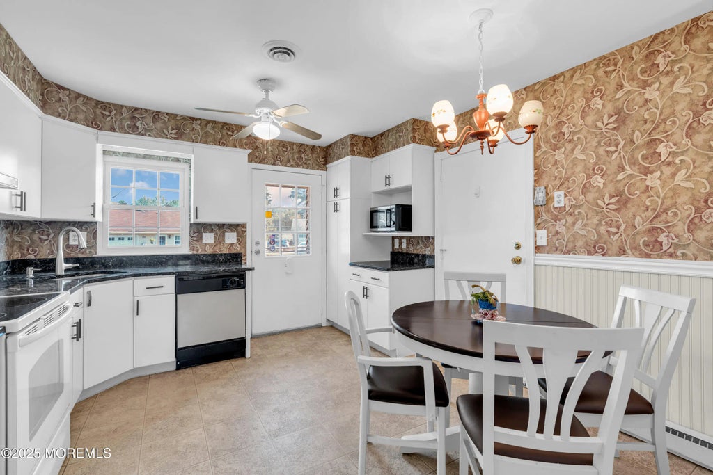 28a Yorkshire Court, Manchester