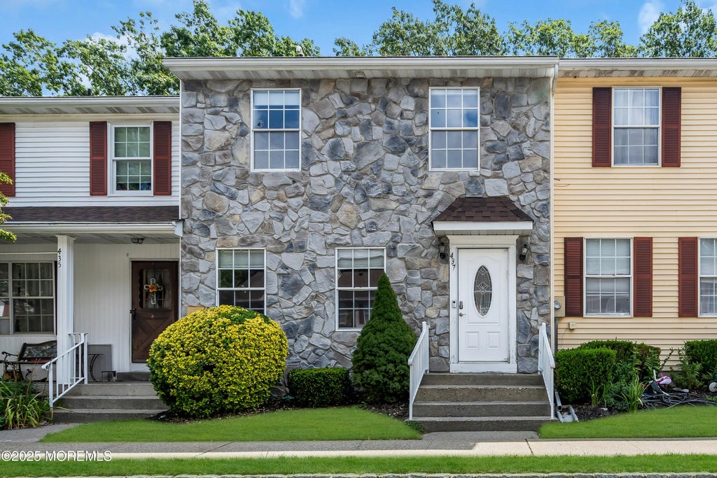 437 Rose Court, Lakewood