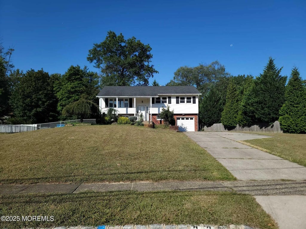 32 Tarrytown Road, Manalapan