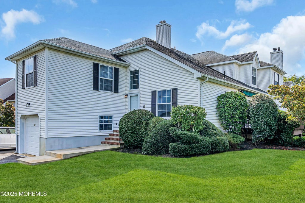 57 Racquet Road, Wall