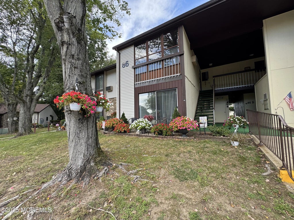 86 Arrowwood Court B, Manalapan