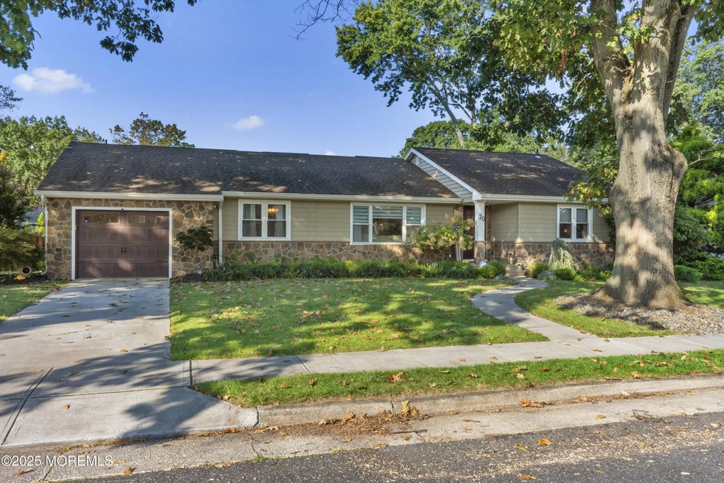 20 Brookwood Drive, Freehold