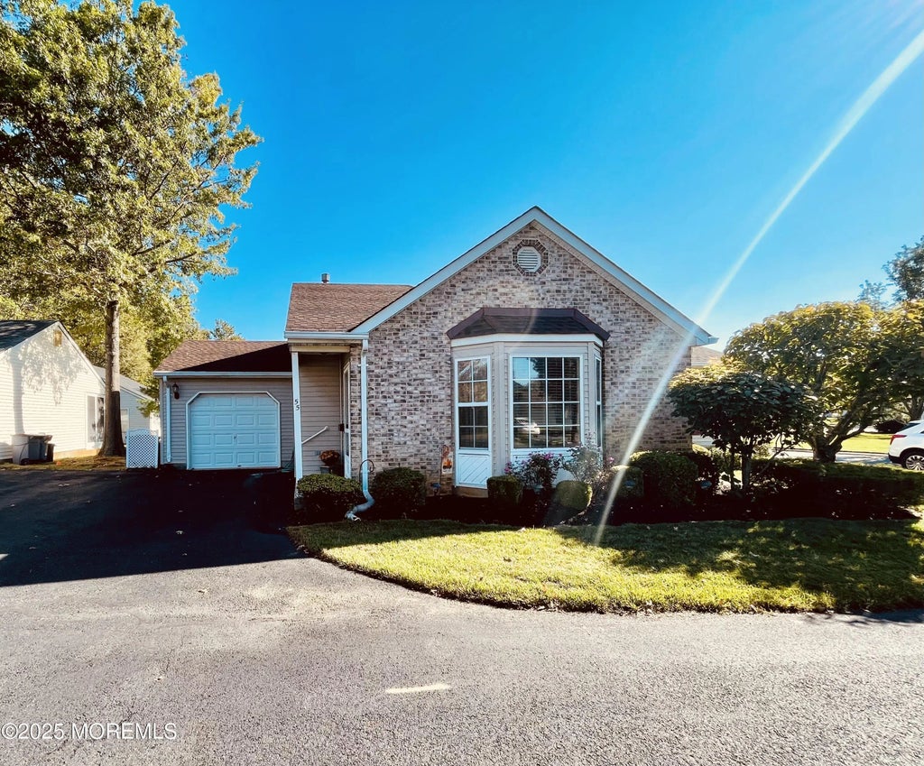 55 Farnworth Close 1000, Freehold