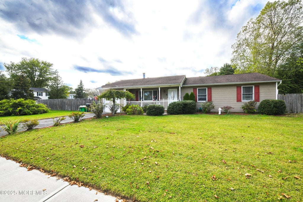 60 N Main Street N, Farmingdale