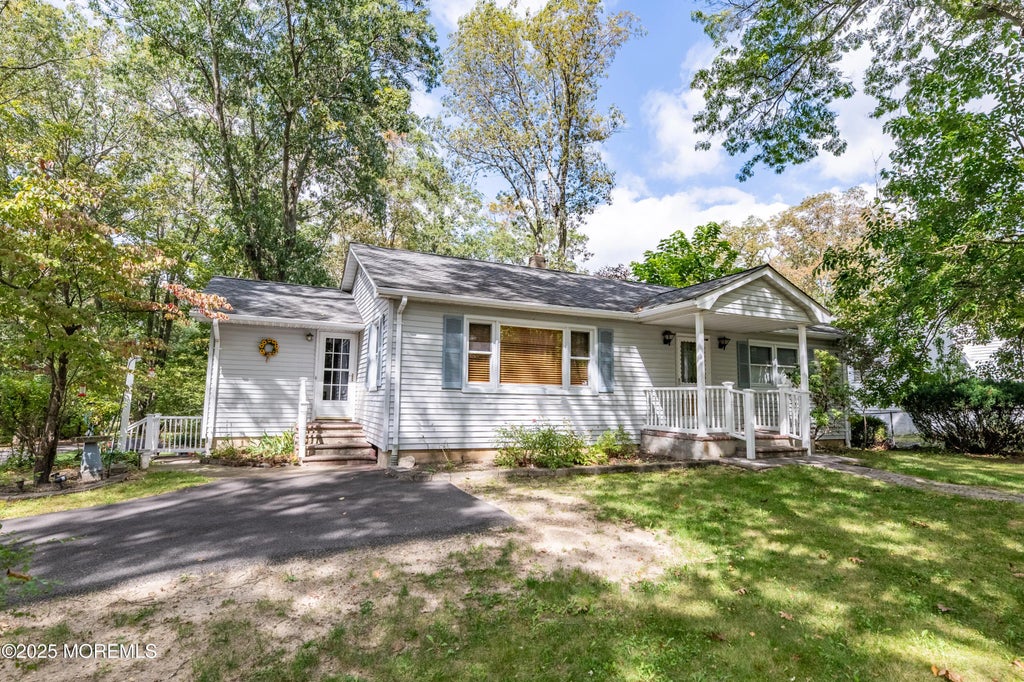 806 W Farms Road, Howell