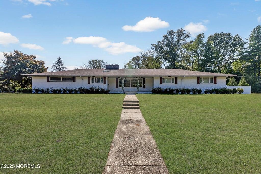 8 Lake Drive, Freehold