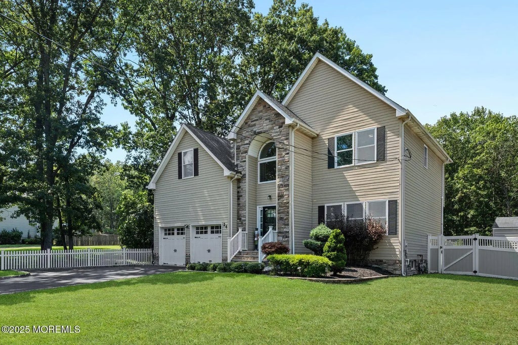 24 Friendship Road, Howell