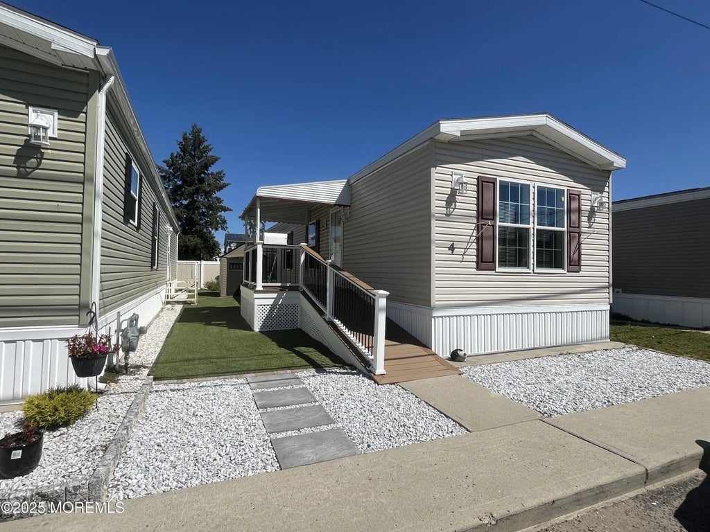 4 Mary Ann Court, Hazlet