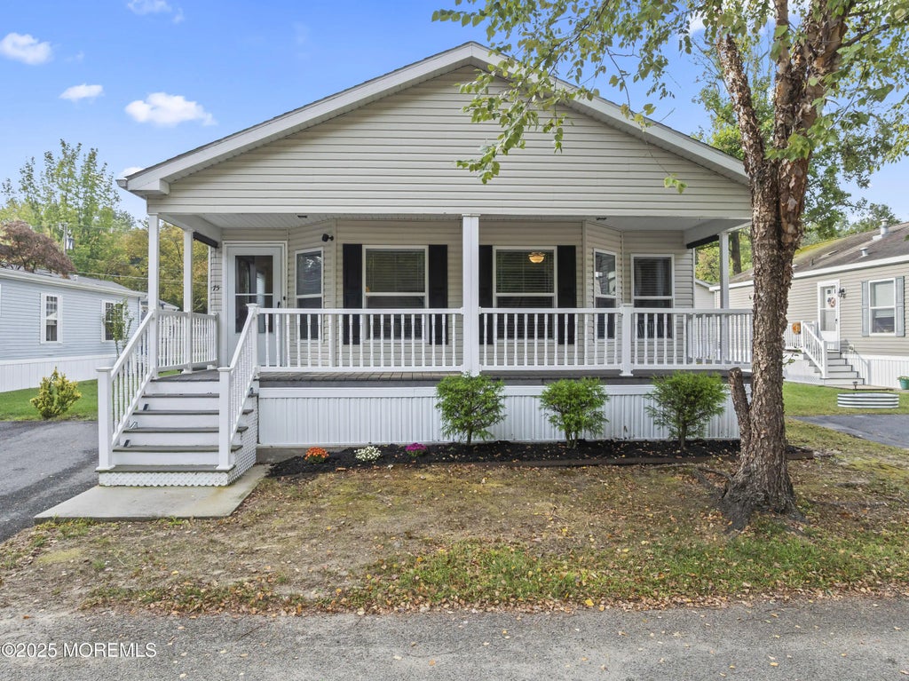 75 Village Road, Morganville