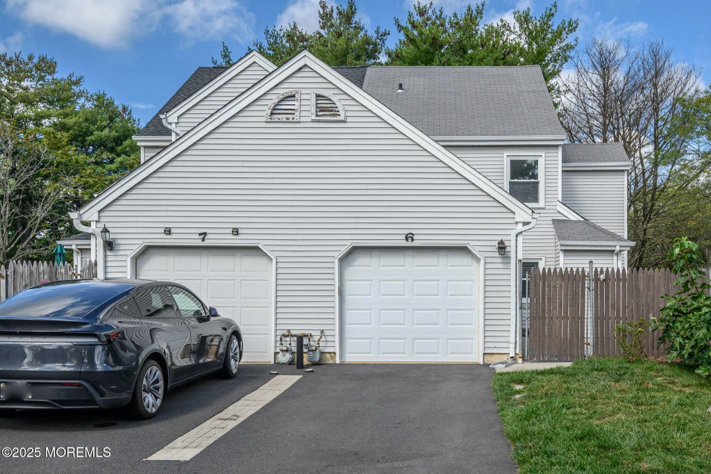 6 Stowe Court, Freehold