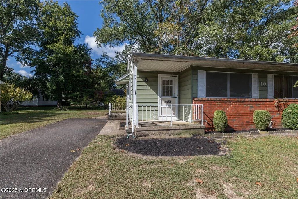 10 B Virginia Drive, Whiting