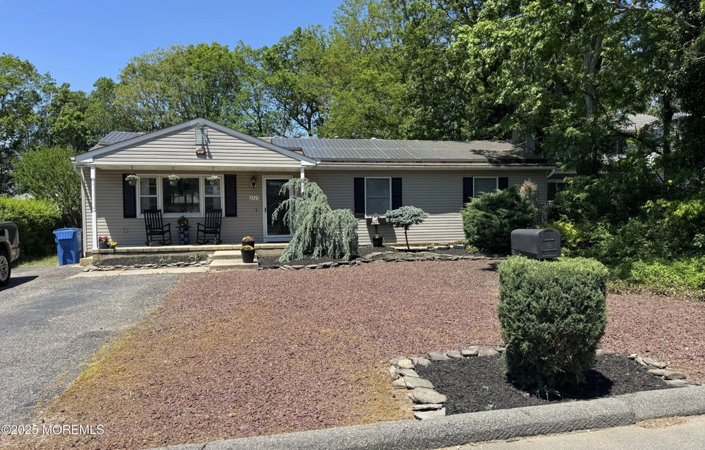 2425 Huckleberry Road, Manchester