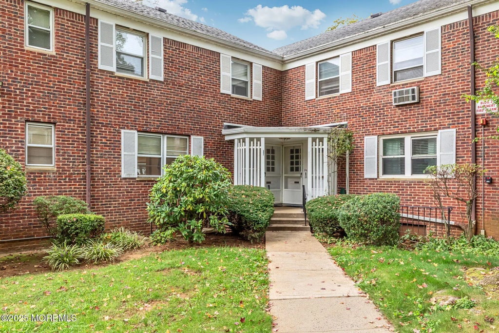 32 Manor Drive 303, Red Bank
