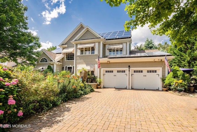 648 Point Avenue, Brick