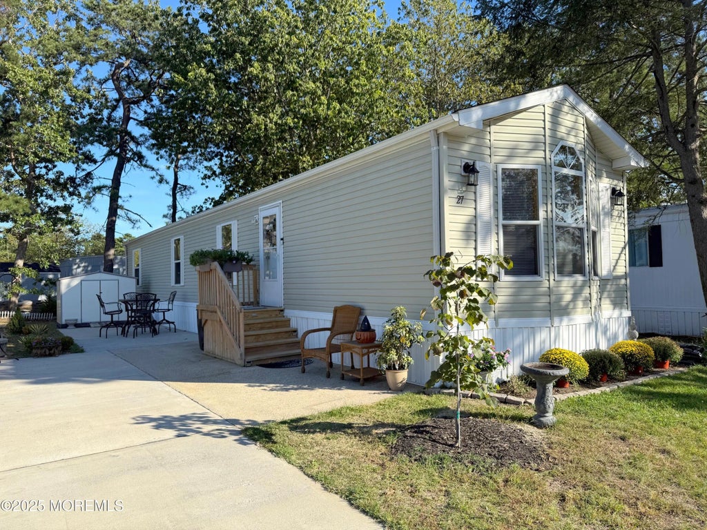 27 Beaver Avenue, Whiting