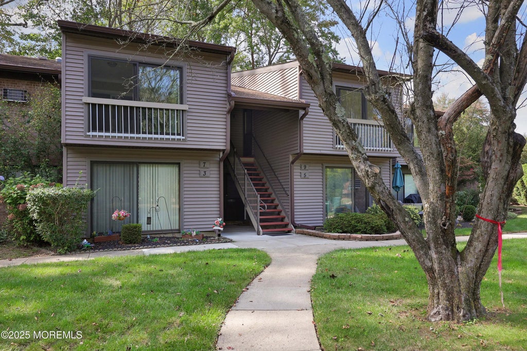 7 Lexington Court, Red Bank