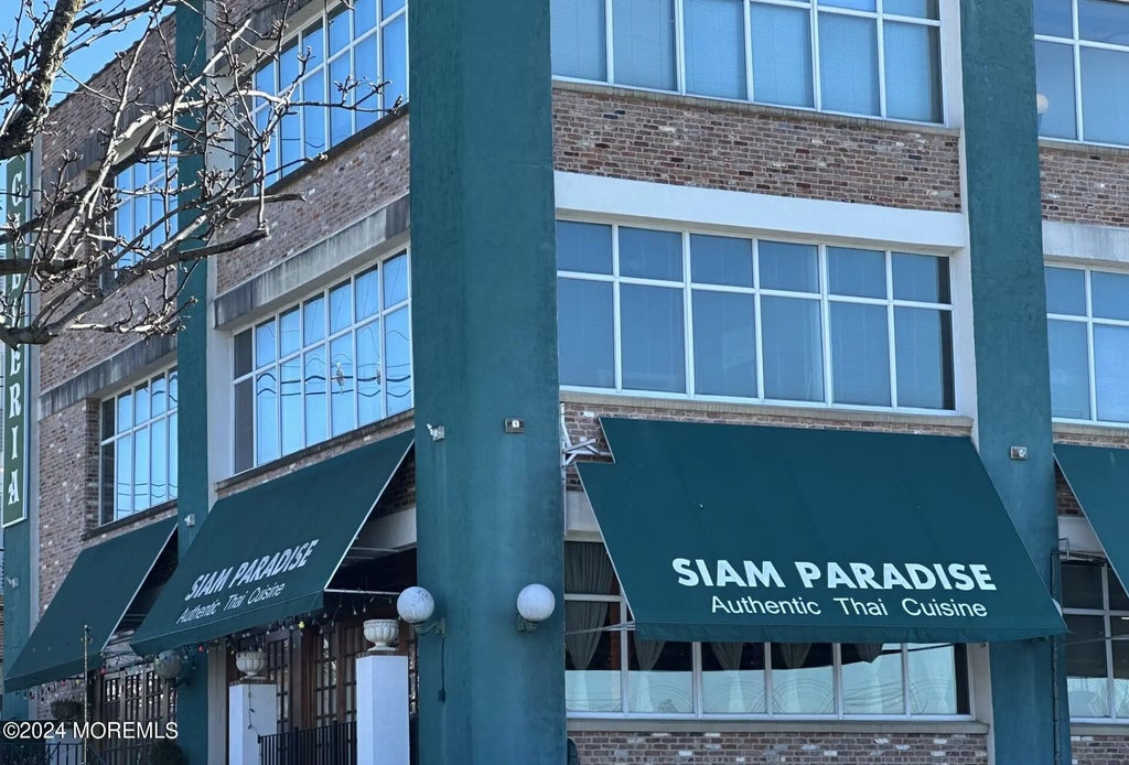 2 Bridge Avenue 3, Red Bank