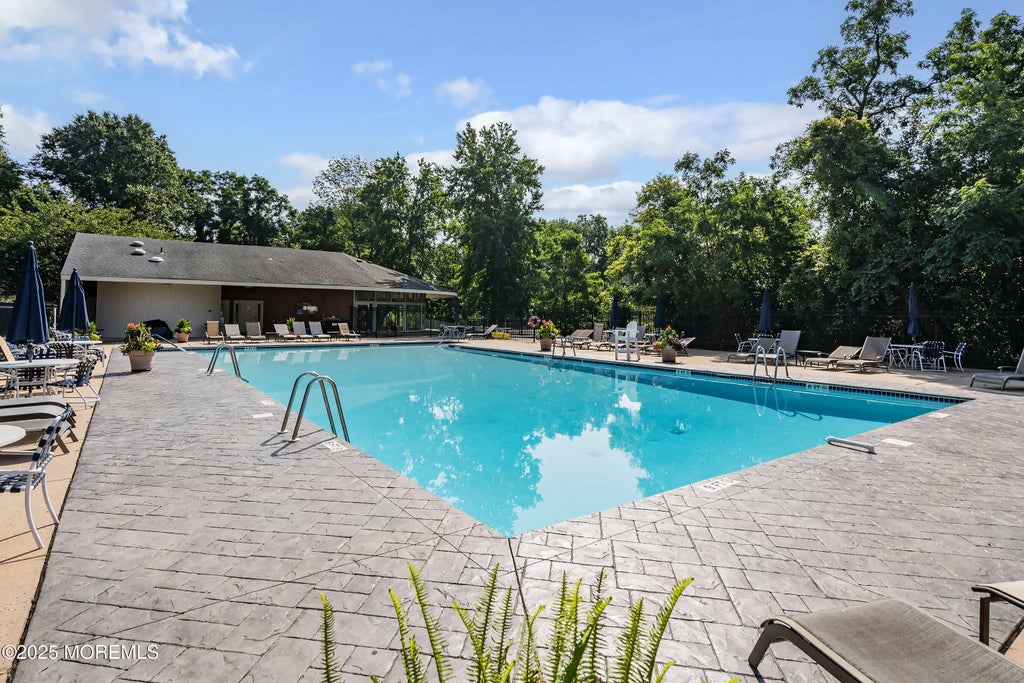 8 Ann Court, Tinton Falls