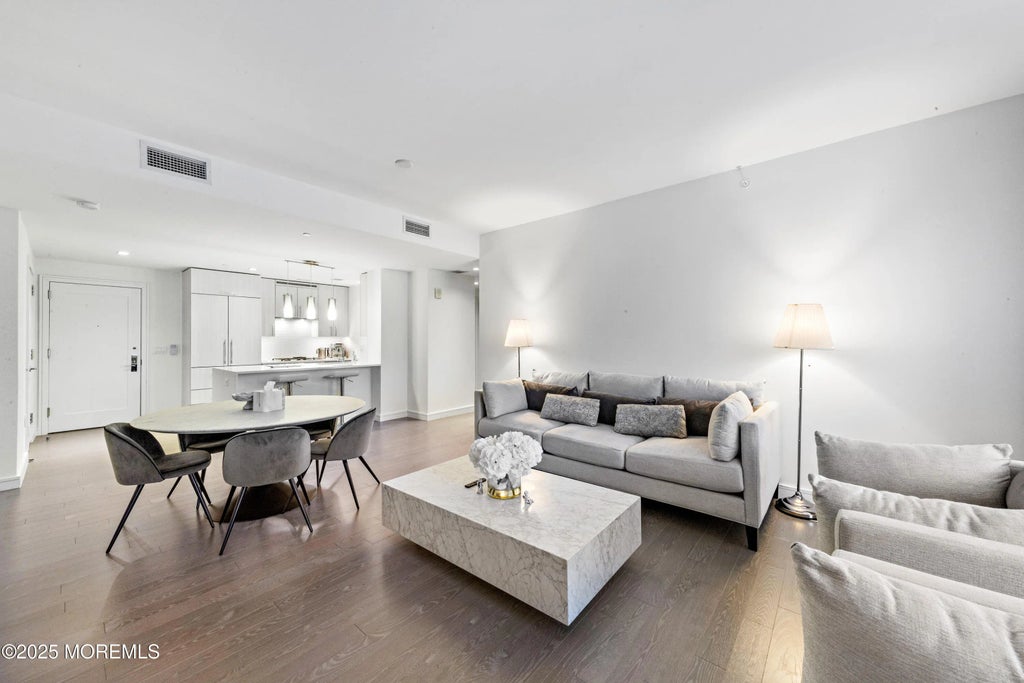 15 Morris Avenue 202, Long Branch