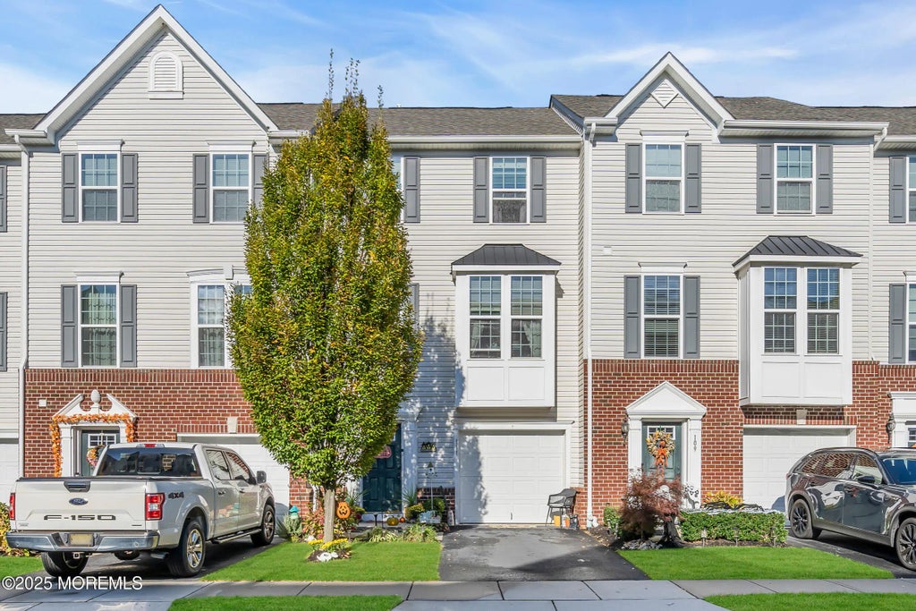 111 Spirit Way 311, Brick