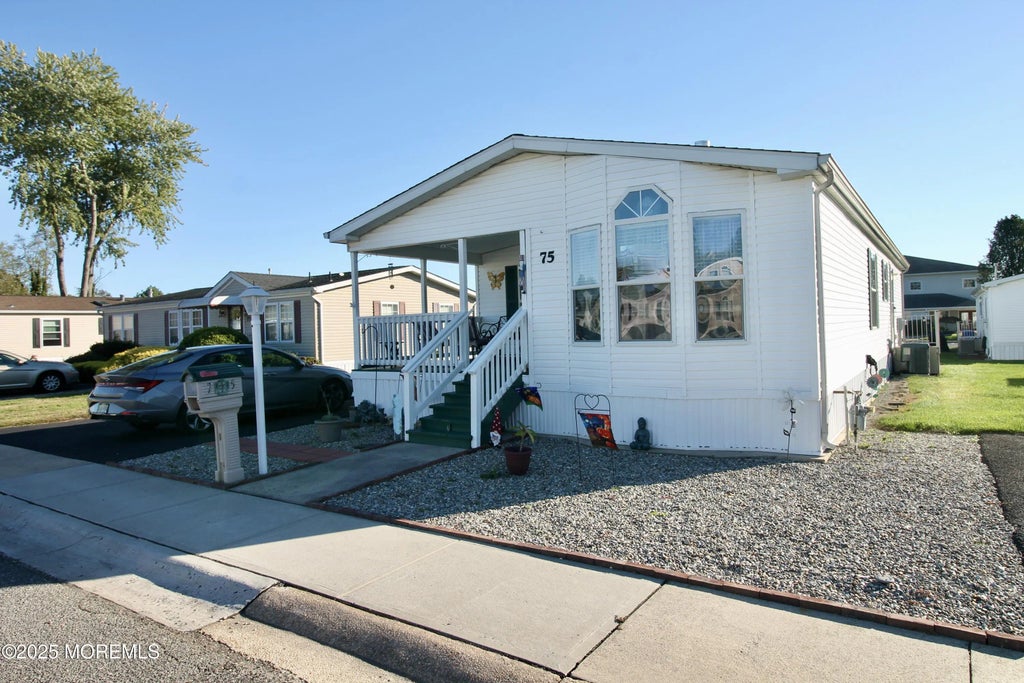 75 Robin Place, Freehold