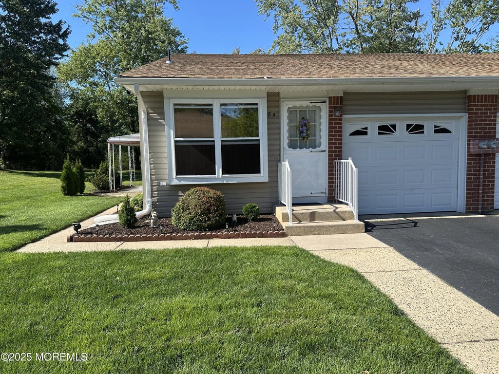 8a Yorktowne Parkway, Whiting