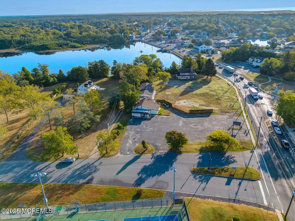 111 Lakeside Drive, Tuckerton