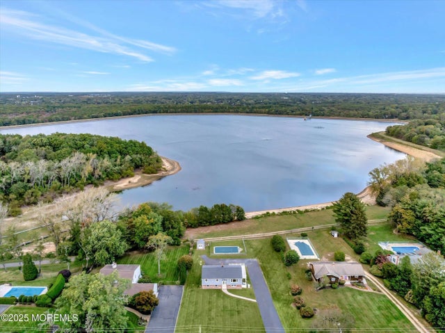 3506 Belmar Boulevard, Wall