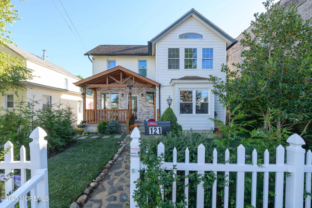 121 Catherine Street, Red Bank