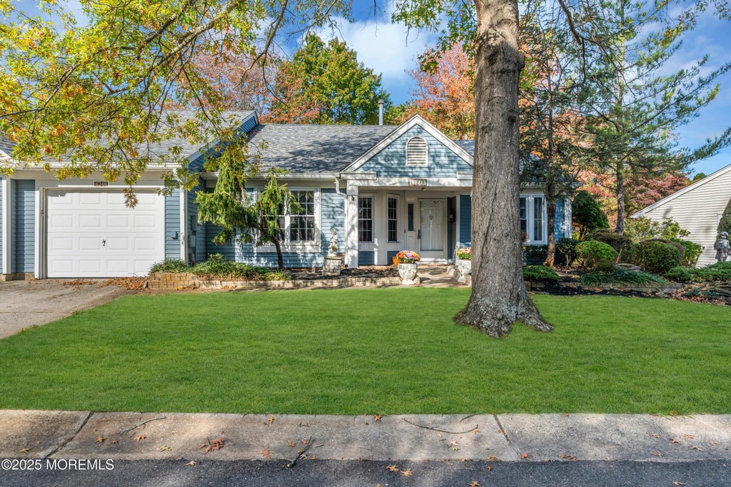 1124b Thornbury Lane, Manchester