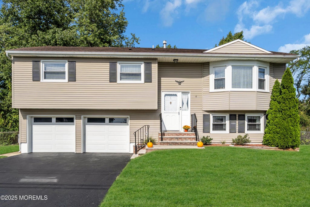8 Daniel Drive, Hazlet