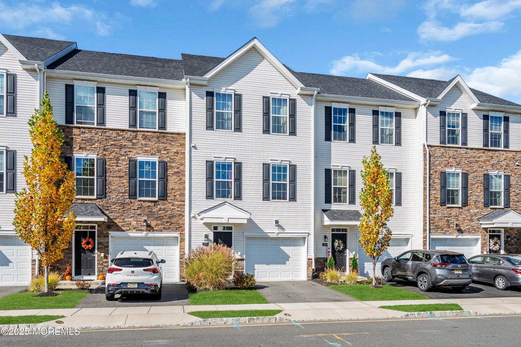 305 Spirit Way 505, Brick